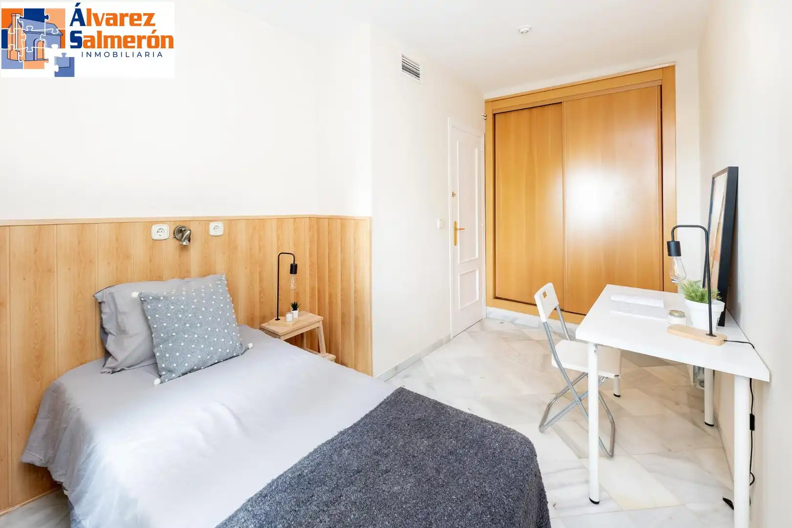Bedroom of Houses for sale in Granada  with Air Conditioner, Private garden and Terrace