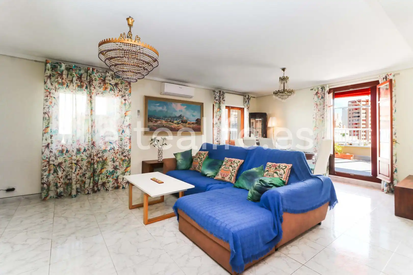 Wohnzimmer von Dachboden zum Verkauf in Benidorm mit Klimaanlage und Terrasse