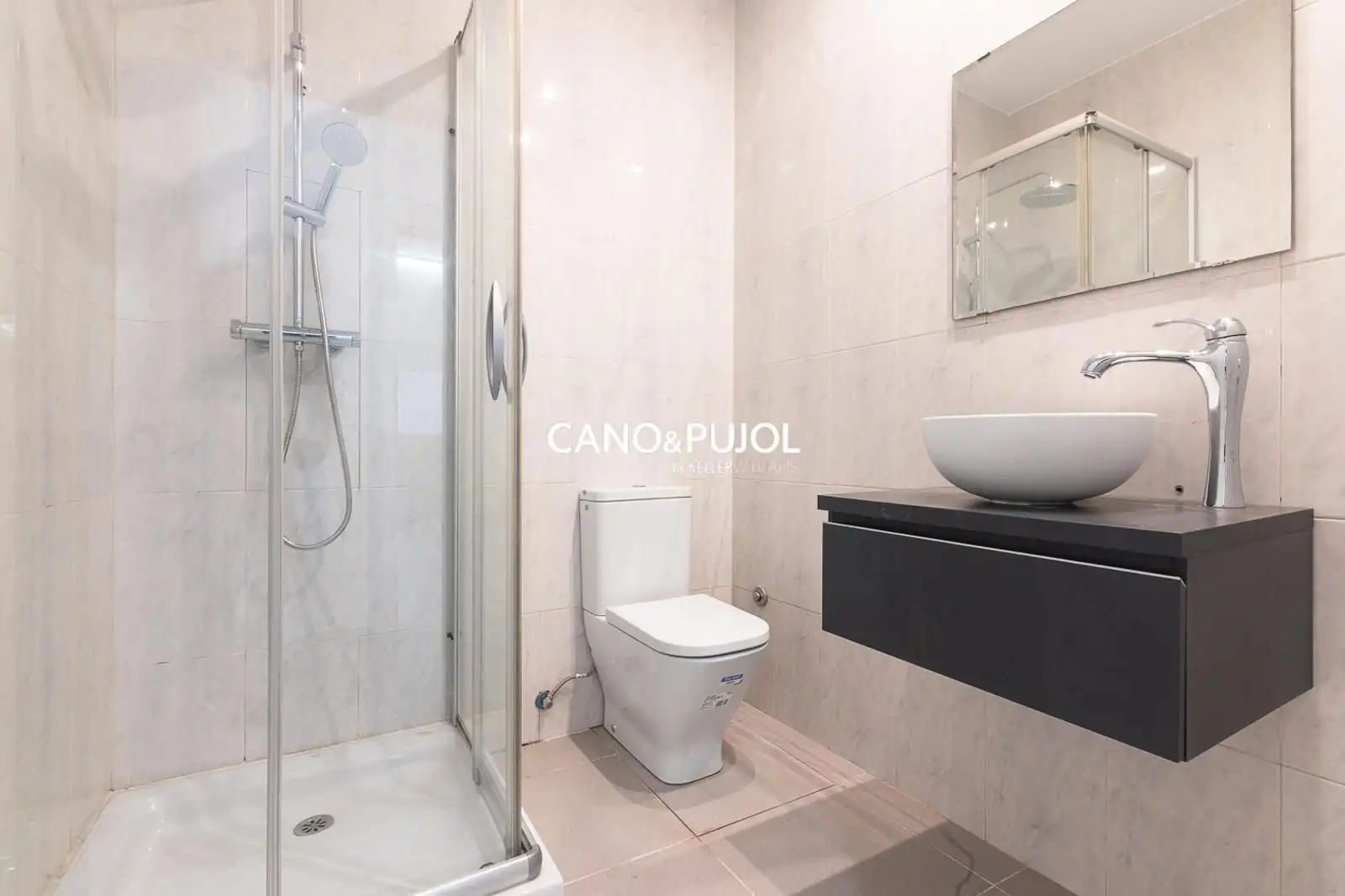 Bathroom of Houses for sale in Sant Cugat del Vallès  with Air Conditioner, Terrace and Swimming Pool