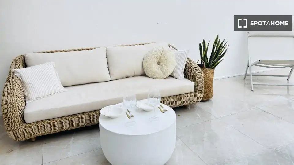 Sala de estar de Apartamento para compartir en Benidorm con Aire acondicionado, Terraza y Amueblado