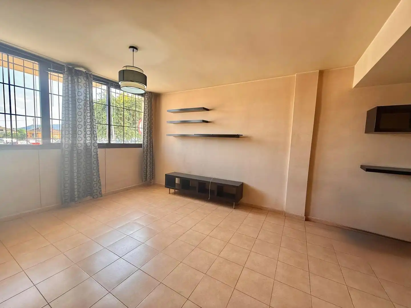 Sala d'estar de Casa adosada en venda en Orihuela amb Aire condicionat, Calefacció i Terrassa