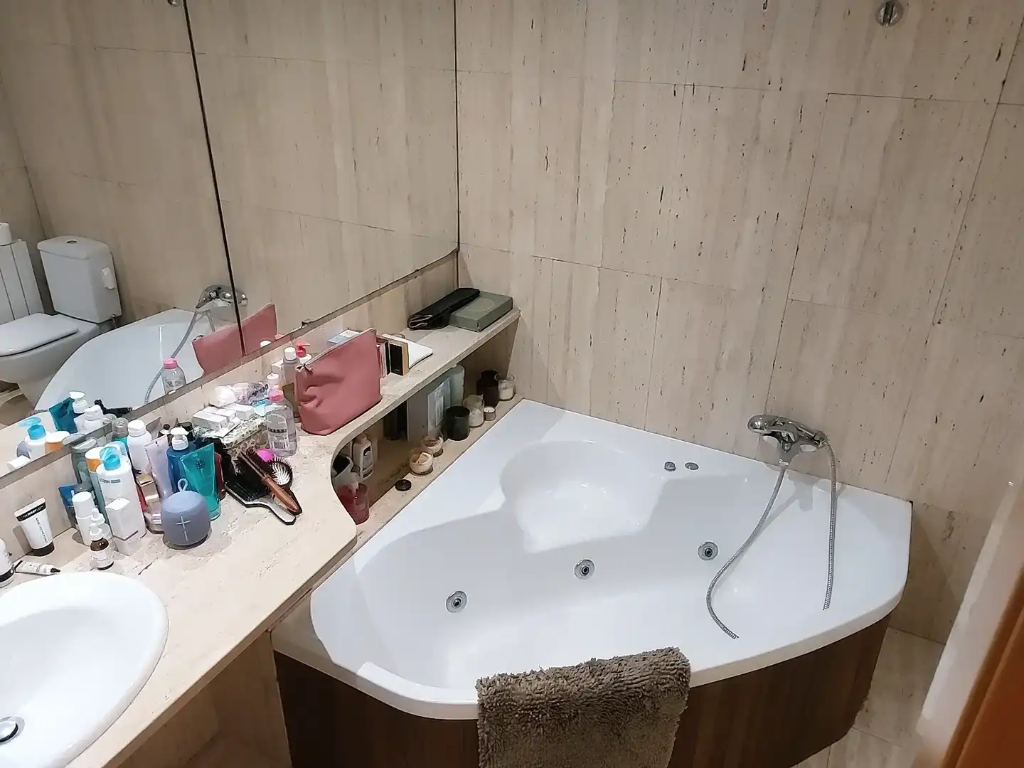 Bany de Pis de lloguer en Girona amb Aire condicionat, Calefacció i Jardí privat