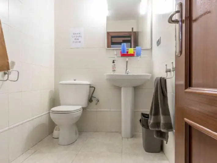 Badezimmer von Geschaftsraum zur Miete in Meliana mit Klimaanlage, Heizung und Parkett