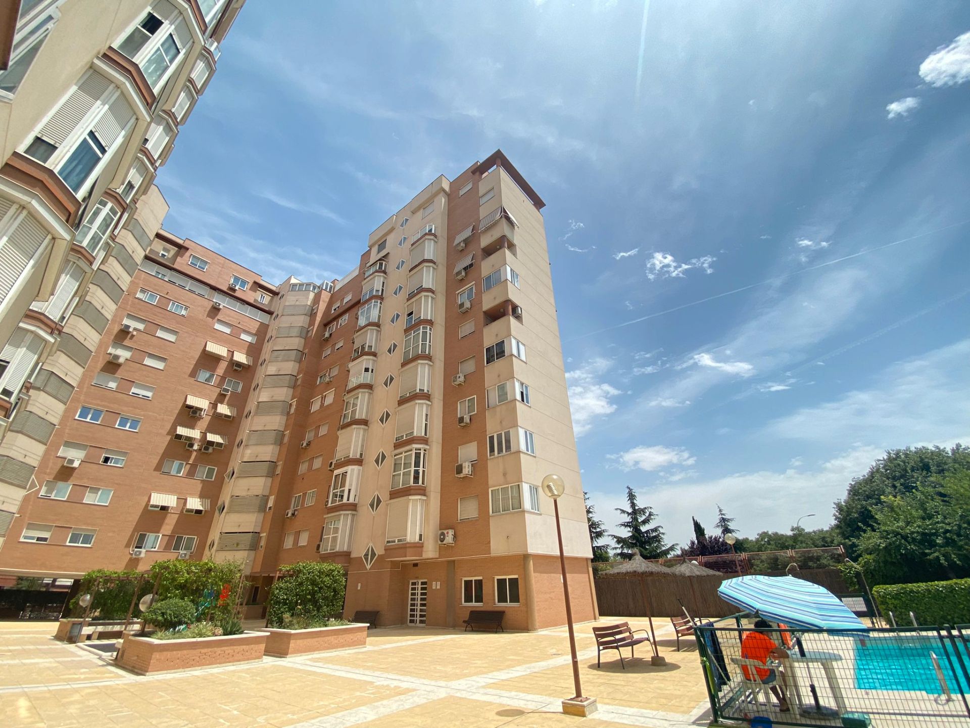 Vista exterior de Pis en venda en  Madrid Capital amb Aire condicionat, Calefacció i Jardí privat