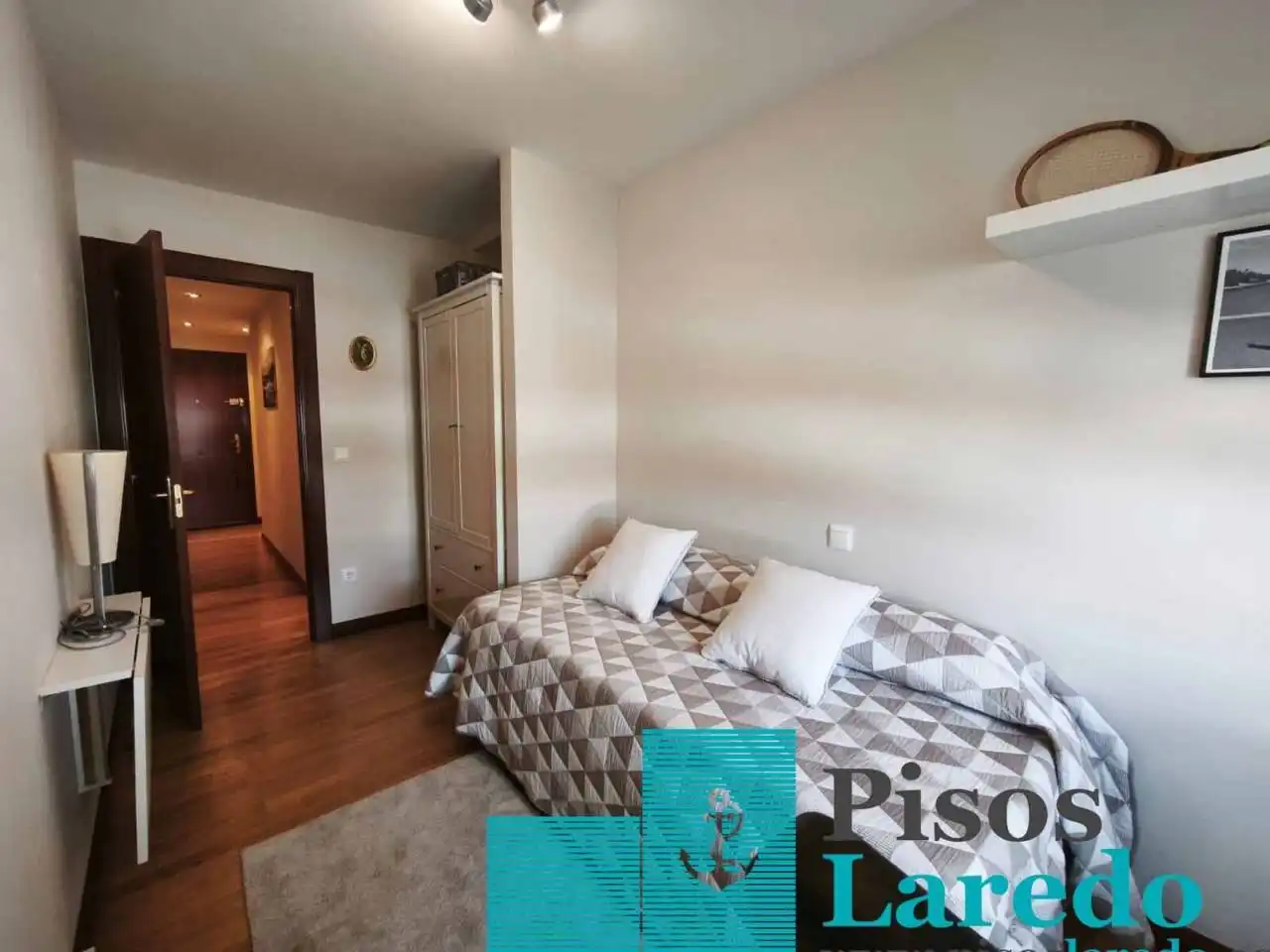 Habitación de Piso en venta en Laredo con Calefacción, Parquet y Amueblado