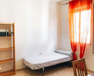 Bedroom of Flat to share in  Sevilla Capital  with Washing machine and TV