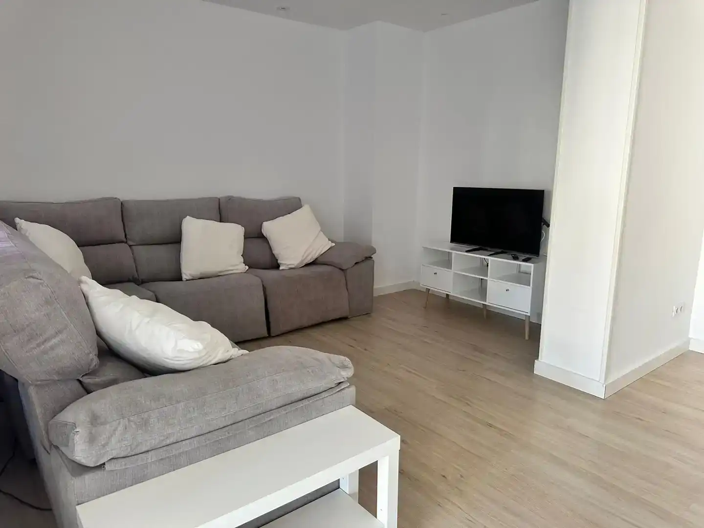 Sala d'estar de Pis de lloguer en Altea amb Aire condicionat, Parquet i Moblat