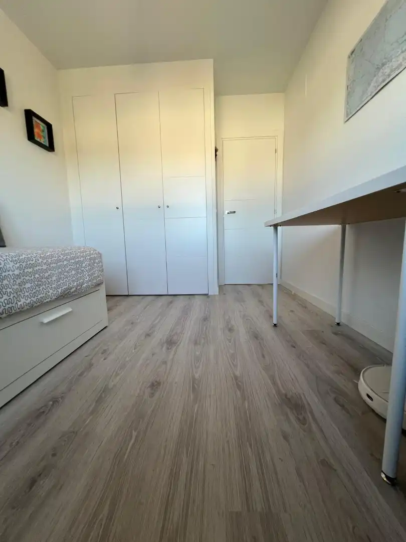 Habitación de Casa adosada en venta en Villalbilla con Aire acondicionado, Calefacción y Jardín privado