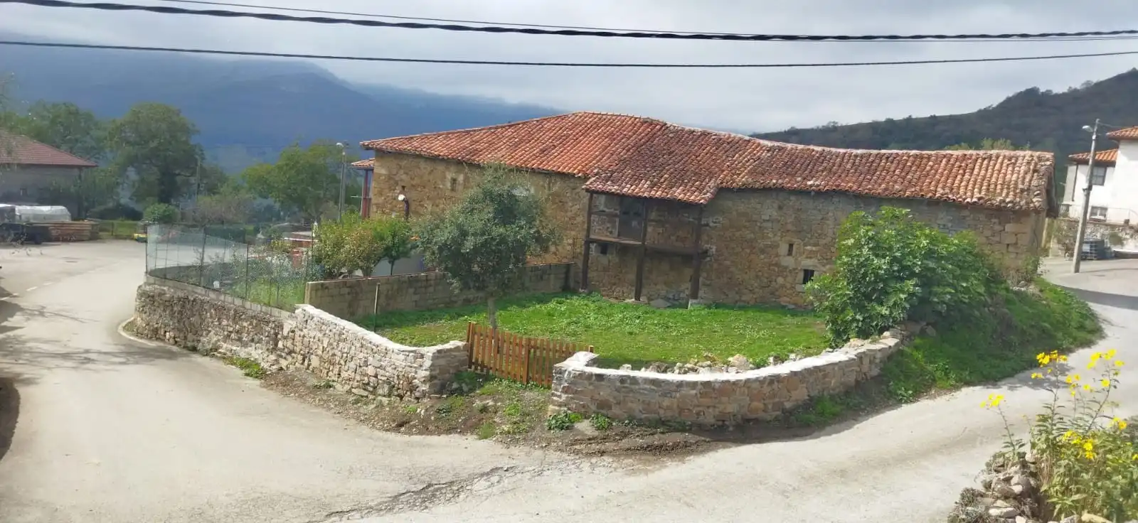 Vista exterior de Casa adosada en venta en Ramales de la Victoria con Jardín privado y Balcón