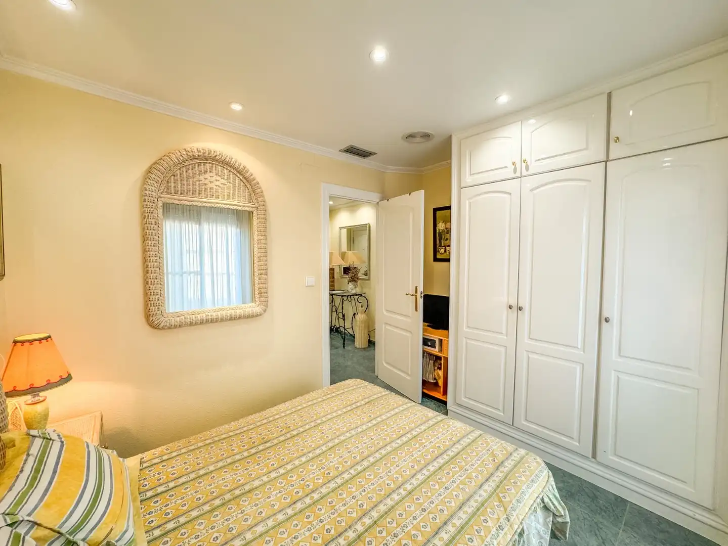 Dormitori de Apartament de lloguer en Santa Pola amb Terrassa, Moblat i Forn