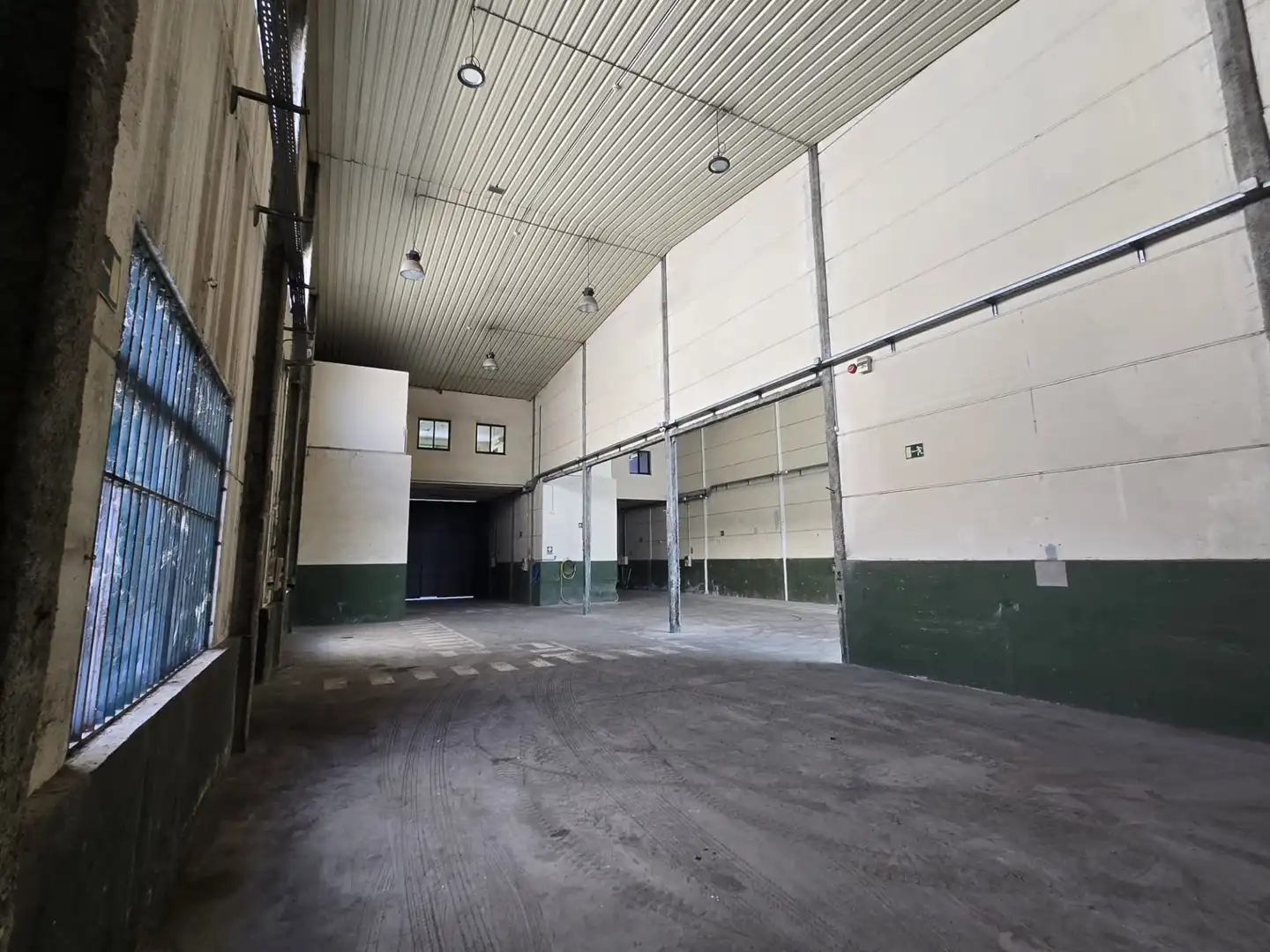 Nave industrial en alquiler en Urbanización Este - Montepríncipe, imagen 2