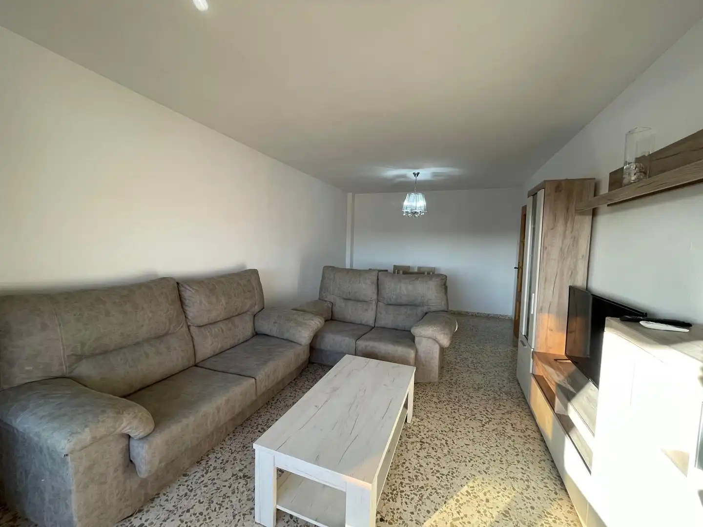 Sala de estar de Piso en venta en Vélez-Málaga con Aire acondicionado, Terraza y Piscina comunitaria