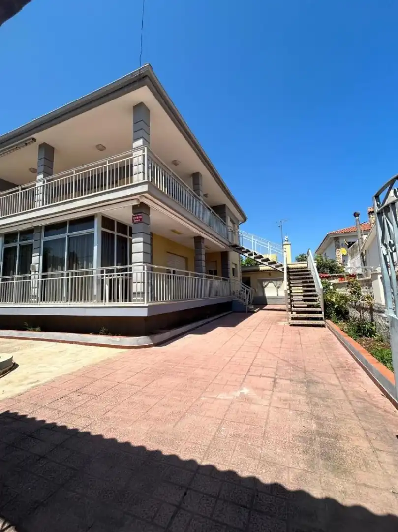 Vista exterior de Casa o xalet en venda en Vinaròs amb Calefacció, Jardí privat i Terrassa