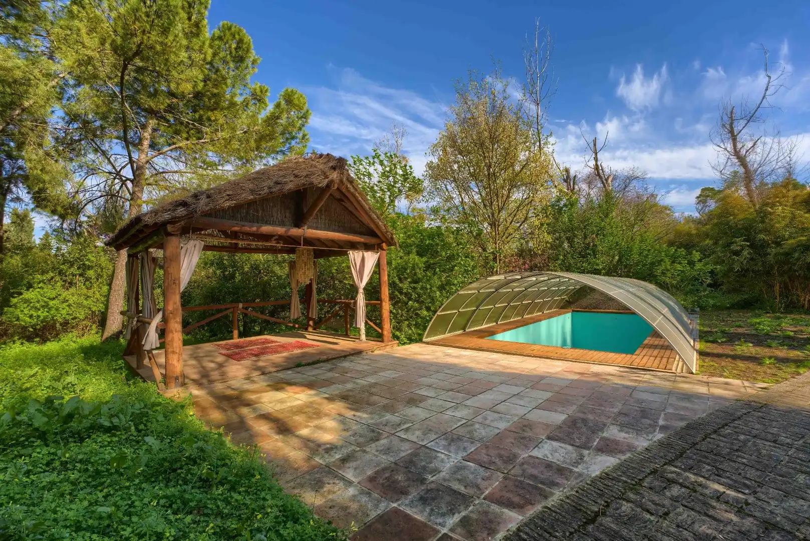 Piscina de Casa o xalet en venda en Sanlúcar la Mayor amb Aire condicionat, Jardí privat i Terrassa