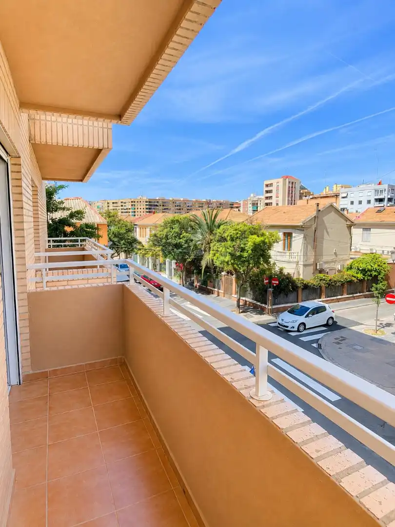 Vista exterior de Piso en venta en Valencia con Aire acondicionado, Amueblado y Horno