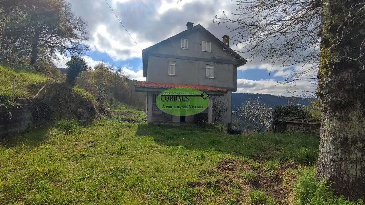 Casa amb jardí en venda a Pantón