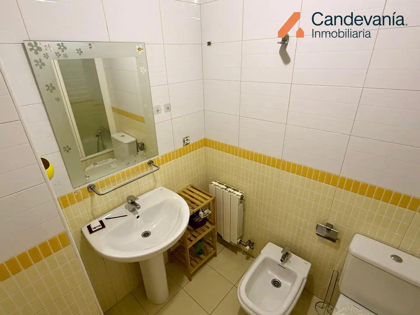Baño de Piso en venta en Zuera con Calefacción, Terraza y Horno