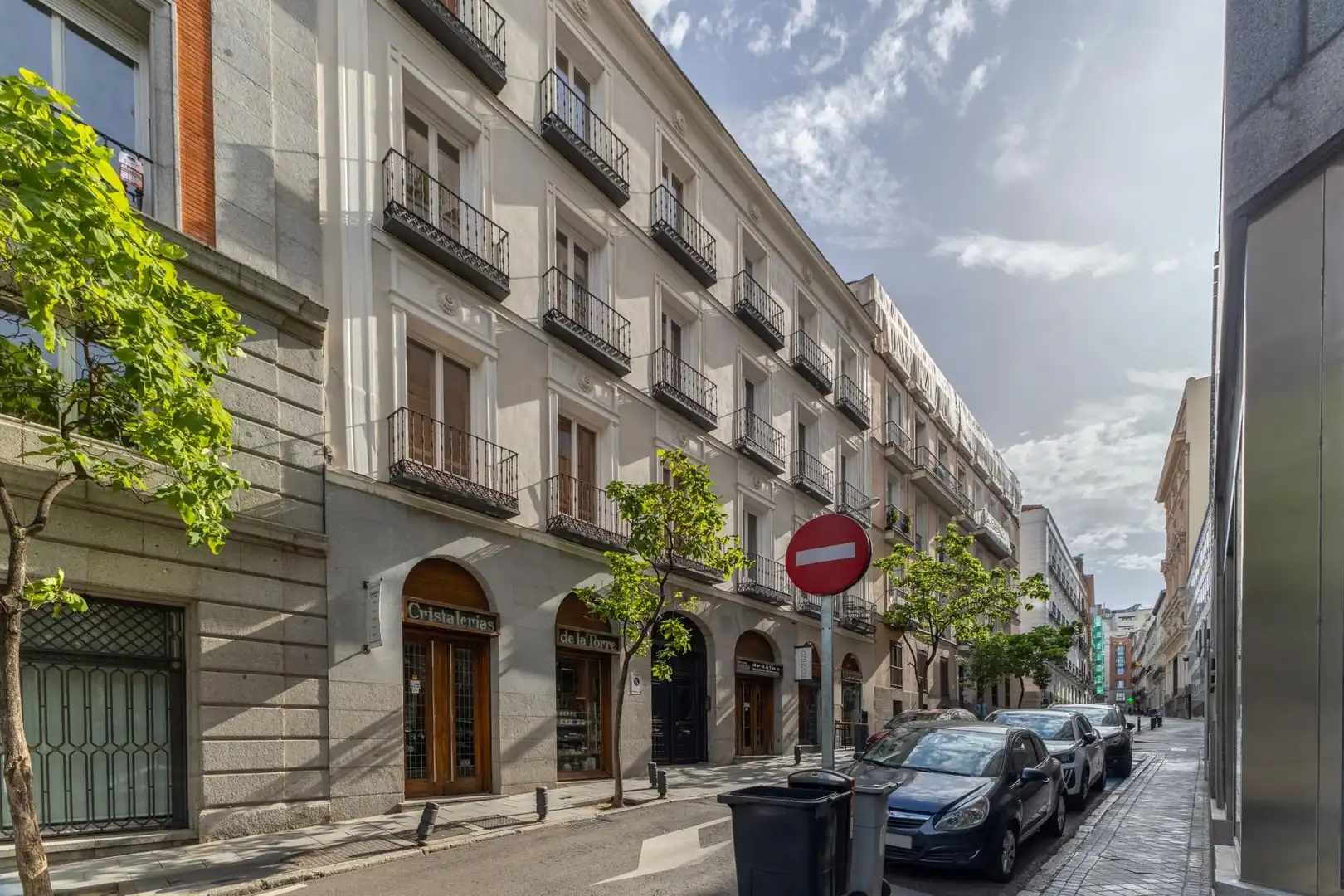 Außenansicht von Wohnungen zur Miete in Madrid mit Klimaanlage, Heizung und Möbliert