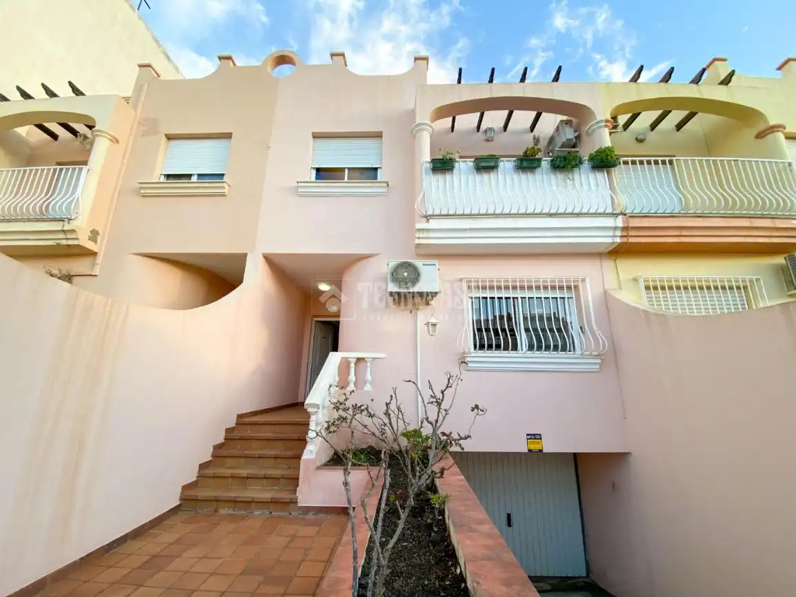 Vista exterior de Casa adosada en venta en Pechina