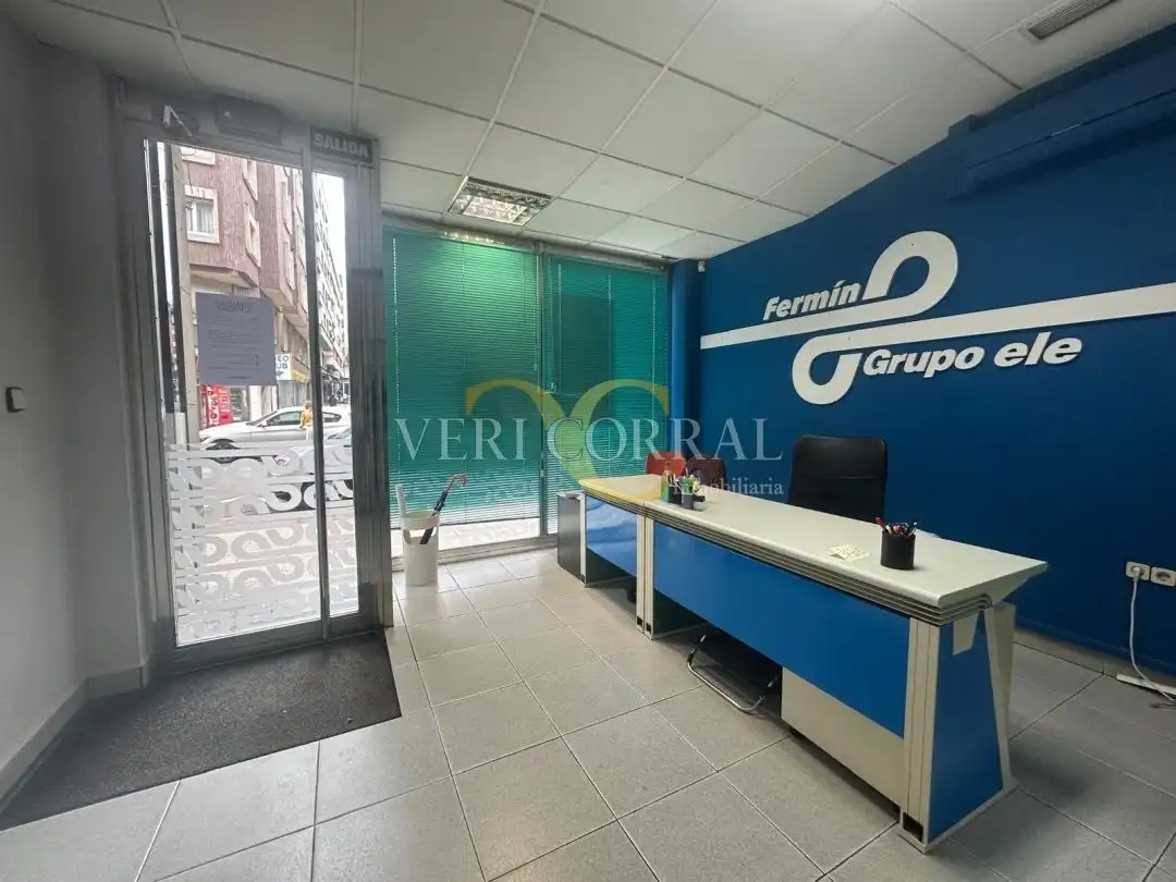 Local en venda en Oviedo  amb Aire condicionat