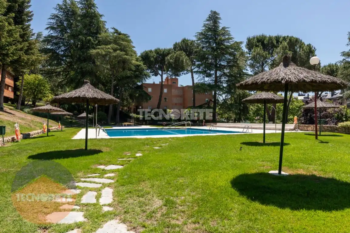 Jardí de Pis de lloguer en Majadahonda amb Calefacció, Terrassa i Piscina comunitària