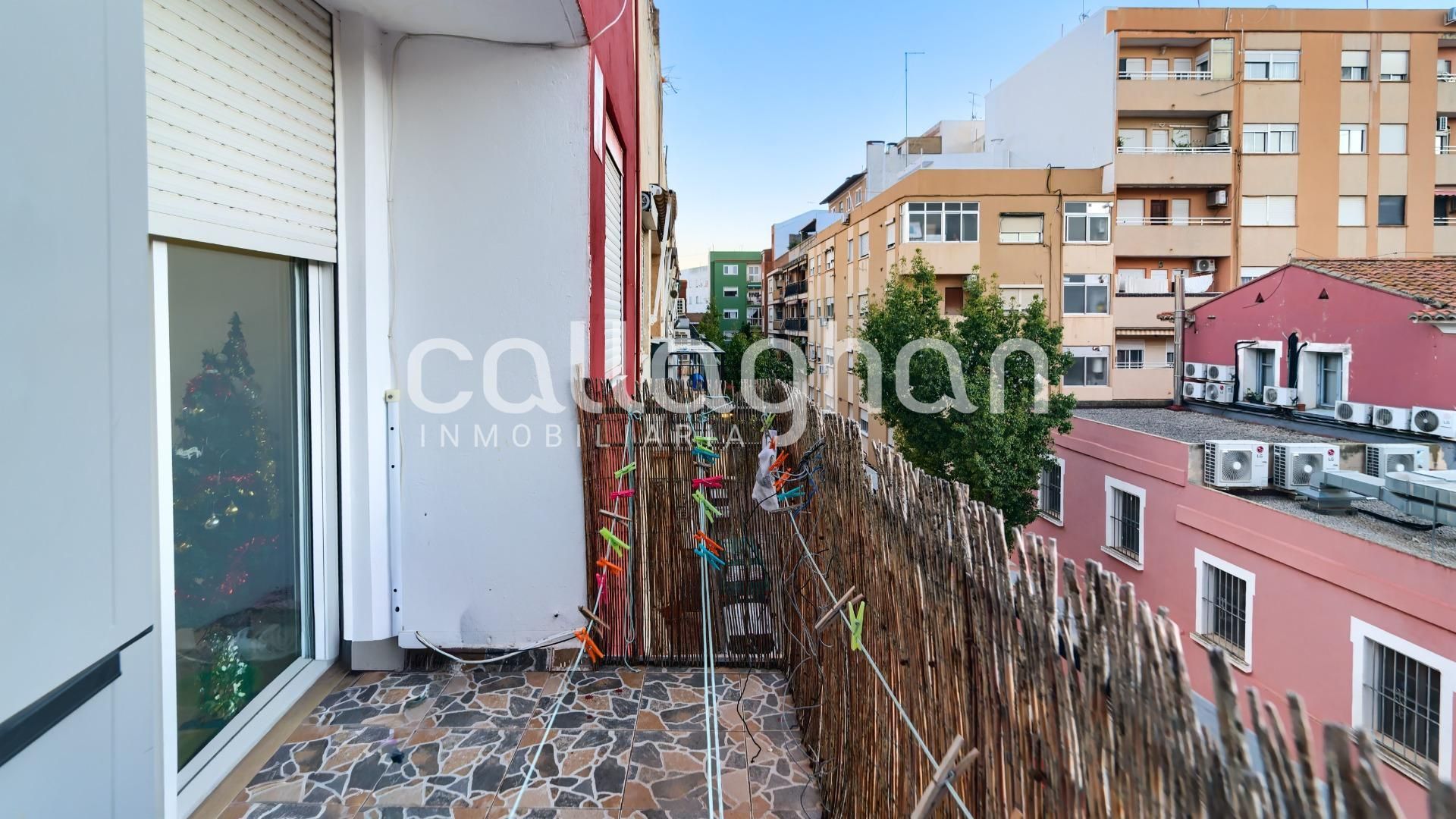 Außenansicht von Wohnung zum verkauf in Manises mit Klimaanlage und Balkon