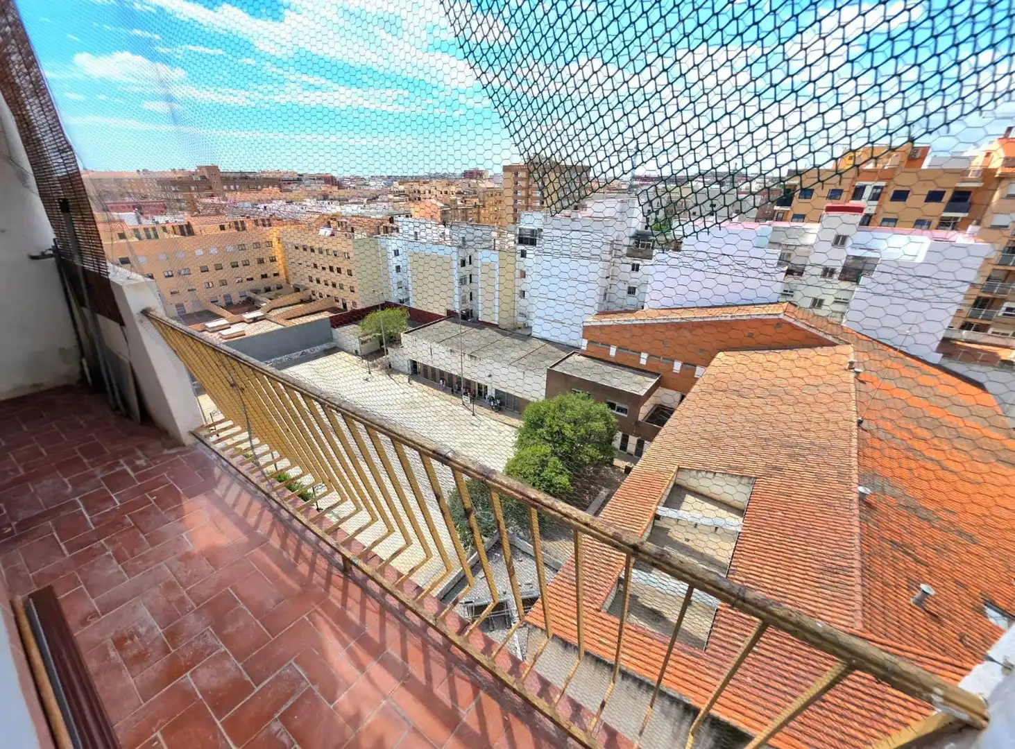 Vista exterior de Piso en venta en Castellón de la Plana / Castelló de la Plana con Terraza