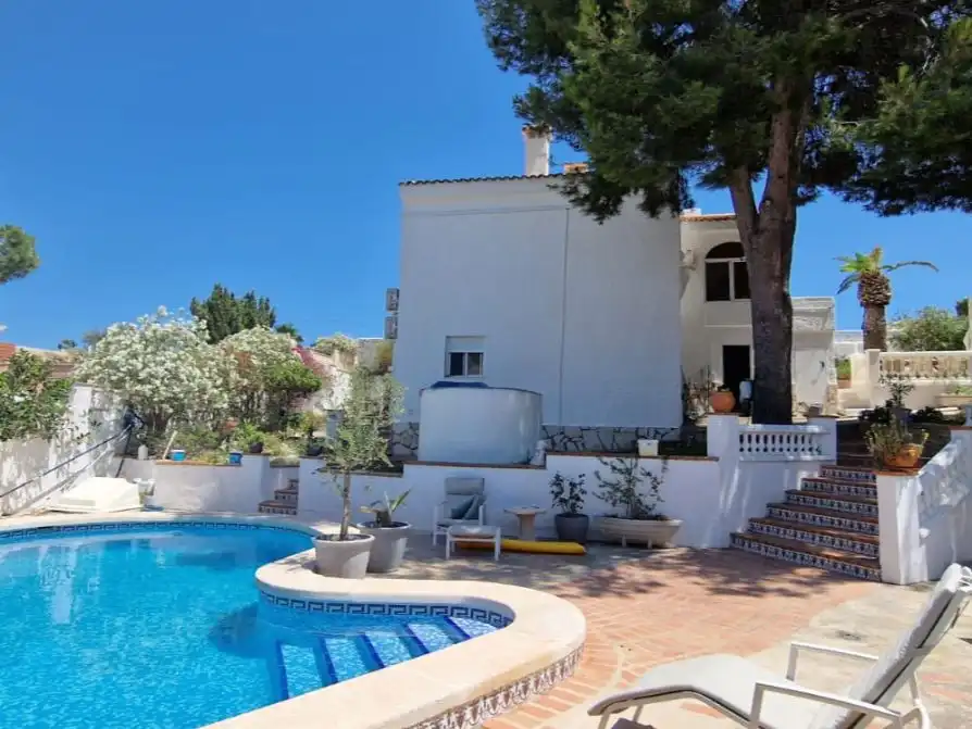 Swimming pool of Houses for sale in Pueblo Acantilado - Lanuza