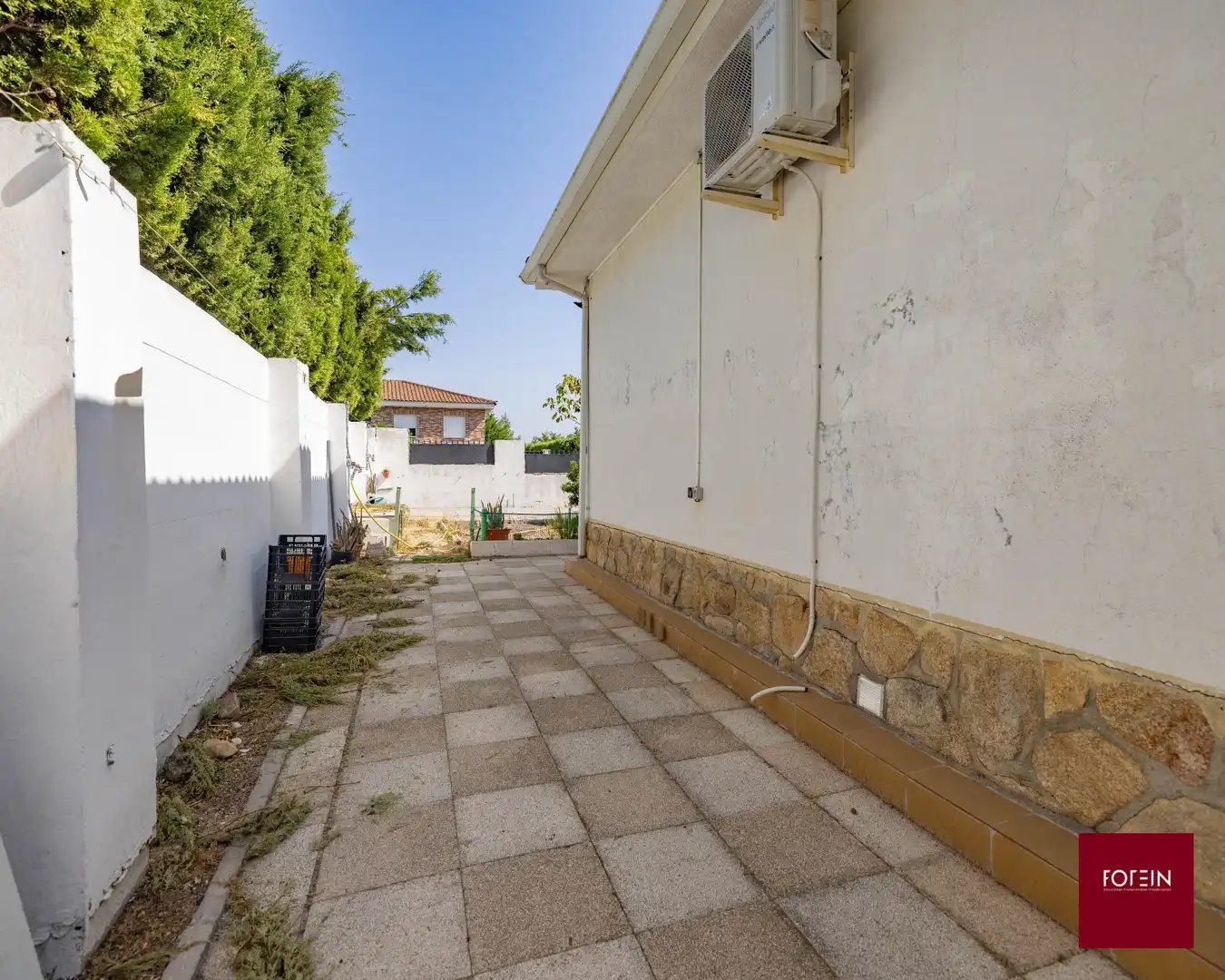 Exterior view of Houses for sale in Galápagos  with Air Conditioner, Heating and Private garden