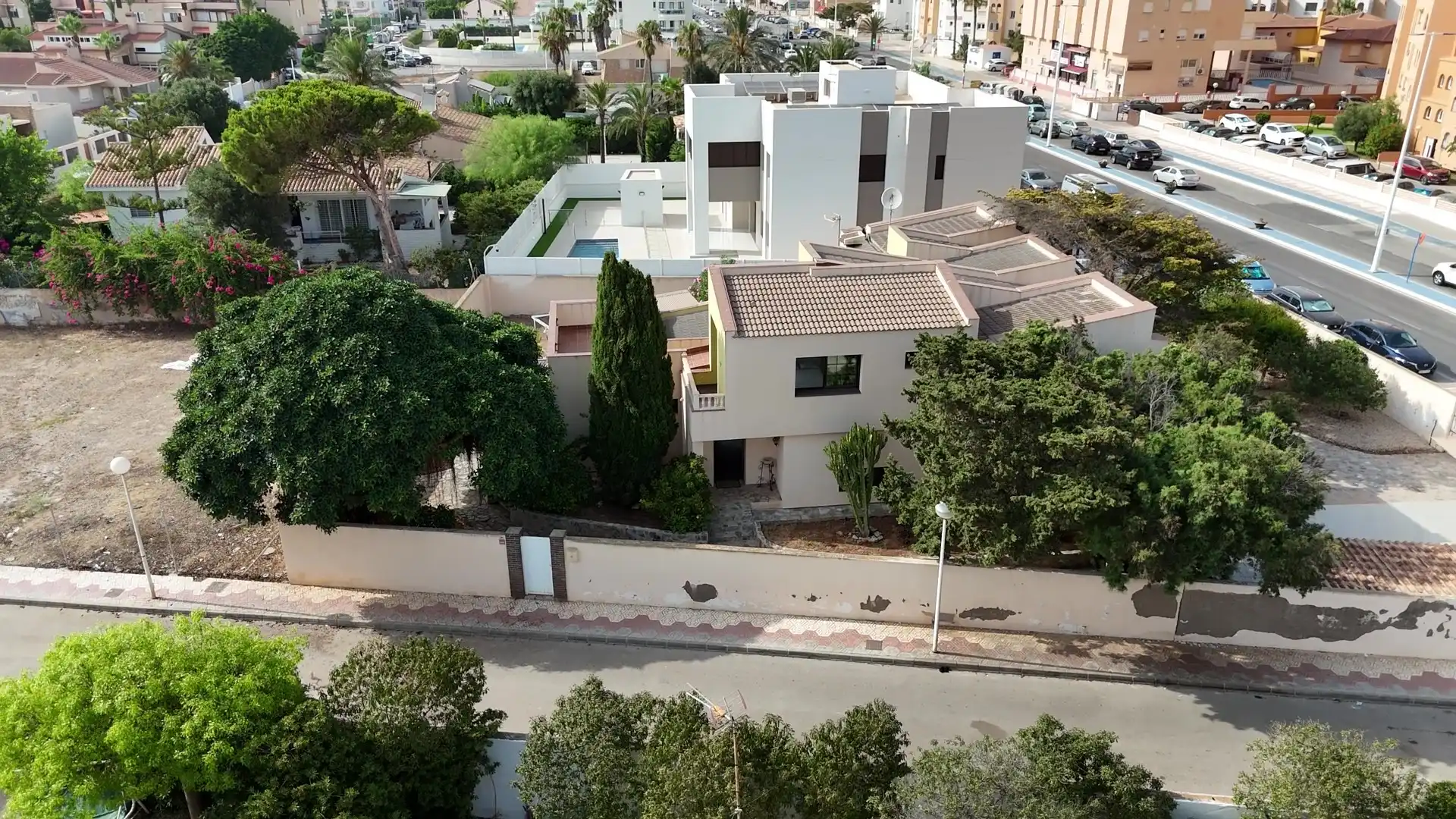 Vista exterior de Casa o xalet en venda en La Manga del Mar Menor amb Aire condicionat, Calefacció i Jardí privat