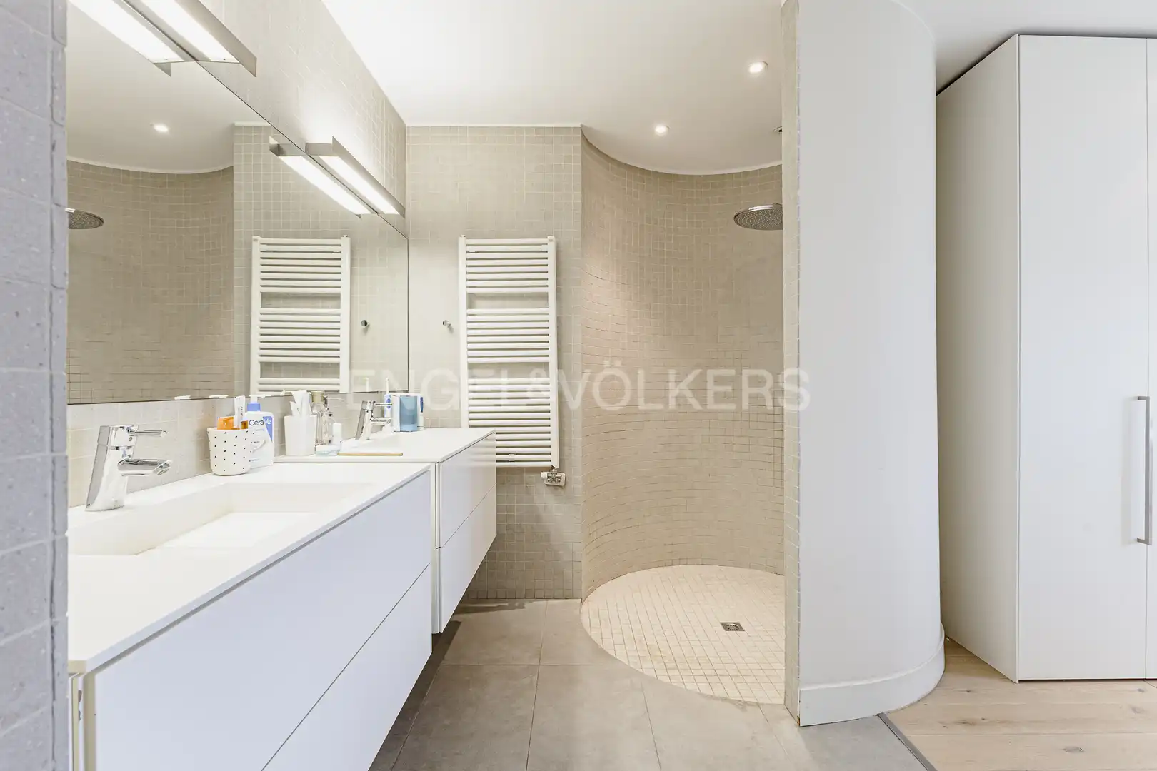 Badezimmer von Country house zum Verkauf in Torelló mit Klimaanlage, Heizung und Privatgarten