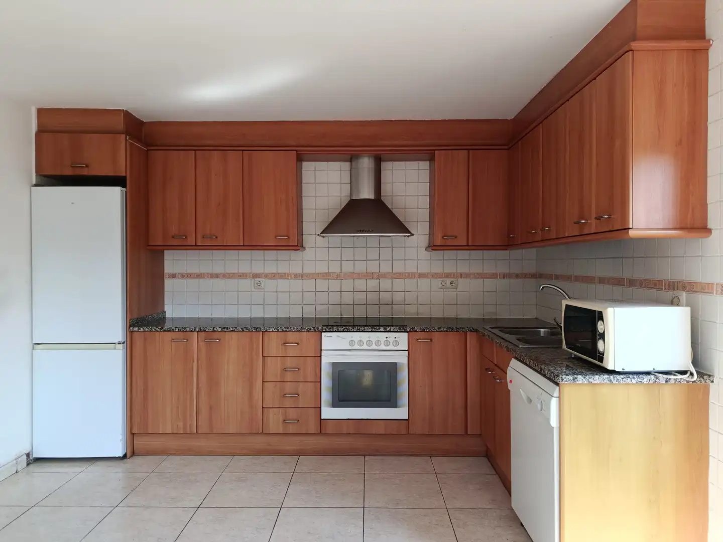 Cuina de Casa adosada en venda en Sant Julià de Ramis amb Calefacció, Jardí privat i Terrassa