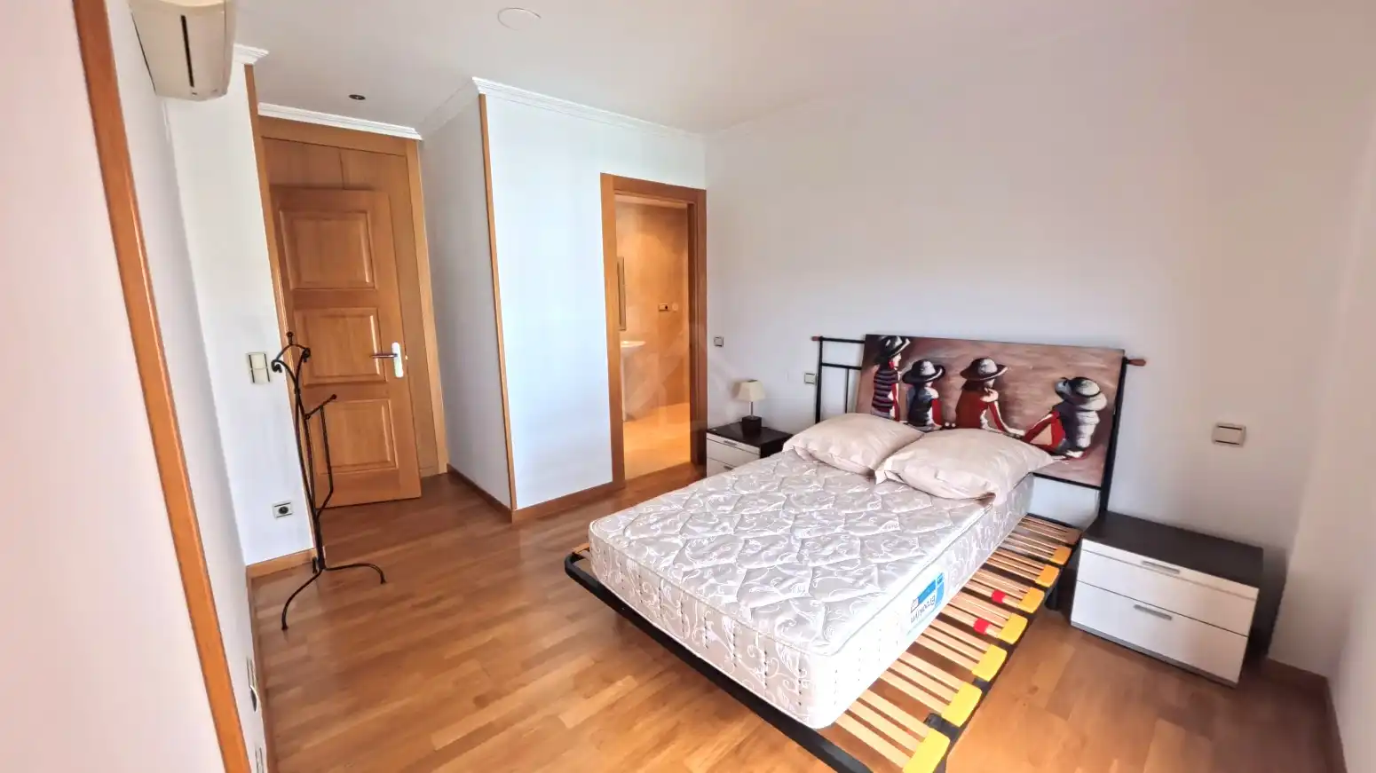 Habitación de Piso de alquiler en  Logroño con Aire acondicionado, Calefacción y Jardín privado