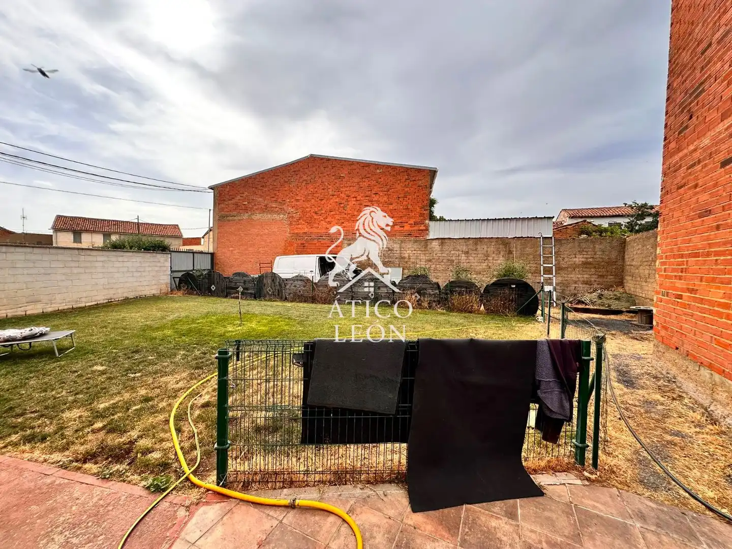 Houses for sale in Valdefresno  with Heating, Private garden and Storage room