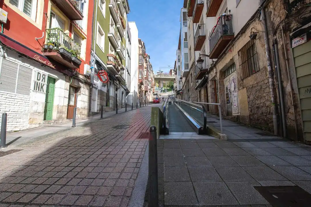 Außenansicht von Wohnung zum Verkauf in Santander mit Heizung und Balkon