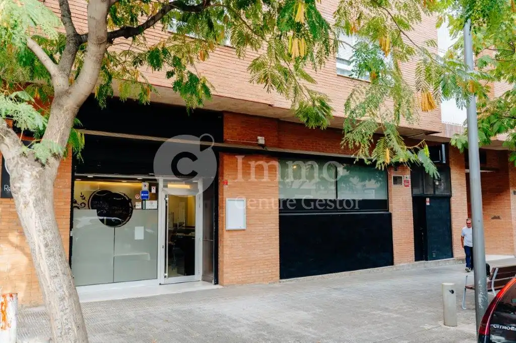 Vista exterior de Local en venda en Lleida amb Aire condicionat, Calefacció i Moblat