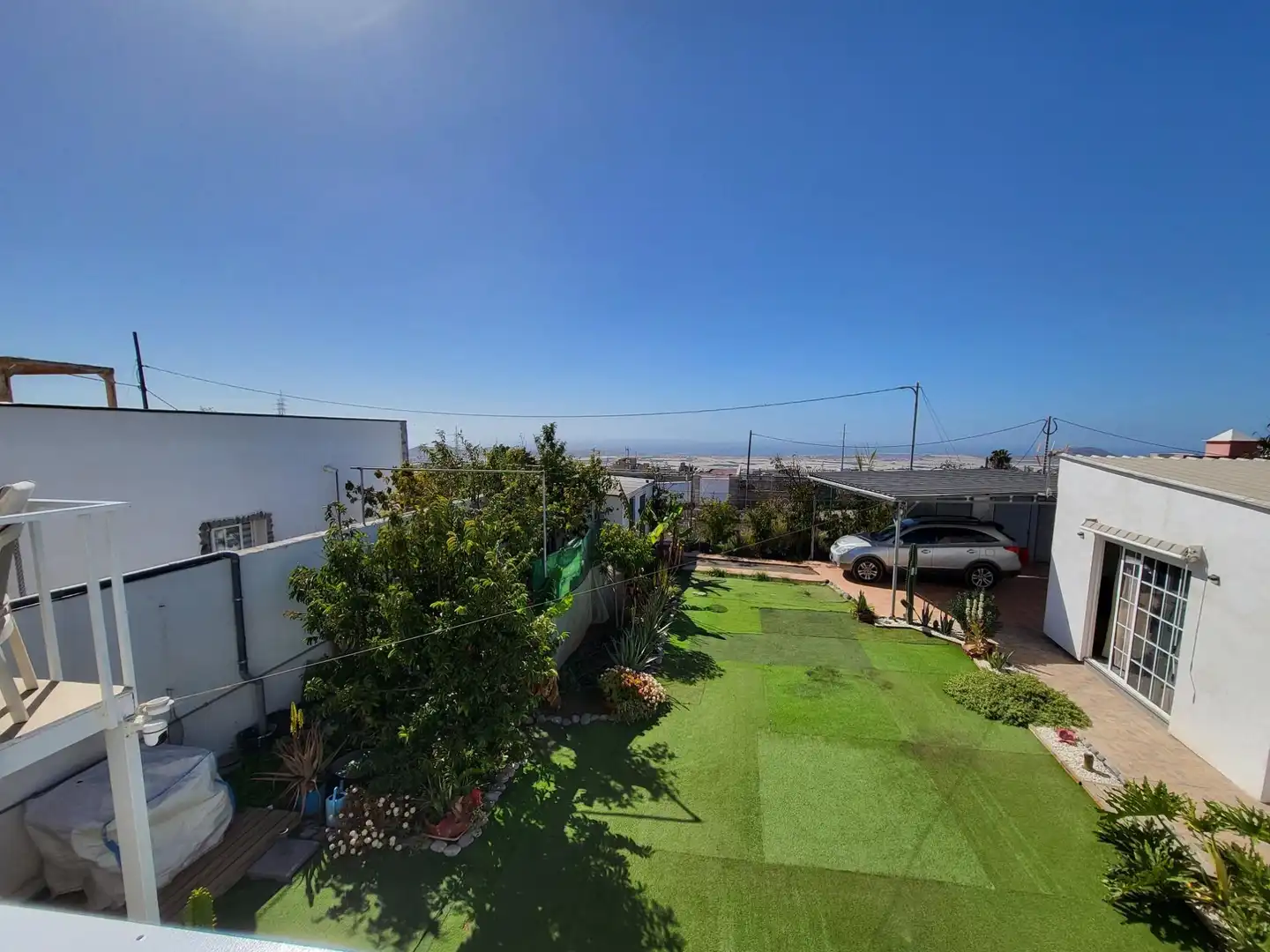 Vista exterior de Casa o xalet en venda en Arona amb Aire condicionat, Jardí privat i Terrassa