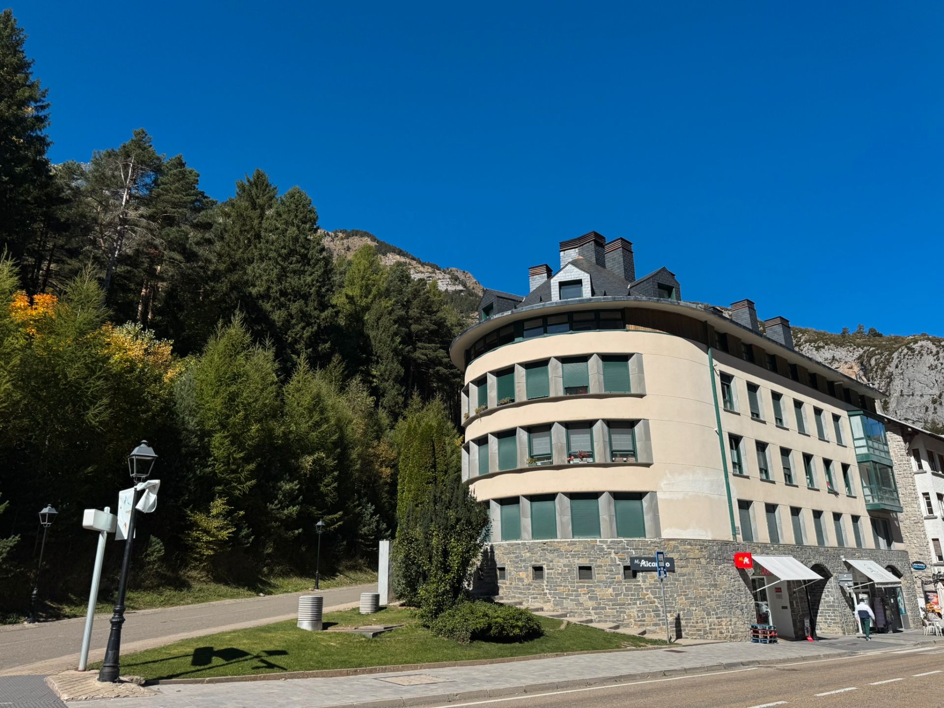 Vista exterior de Apartamento en venta en Canfranc con Calefacción, Parquet y Terraza