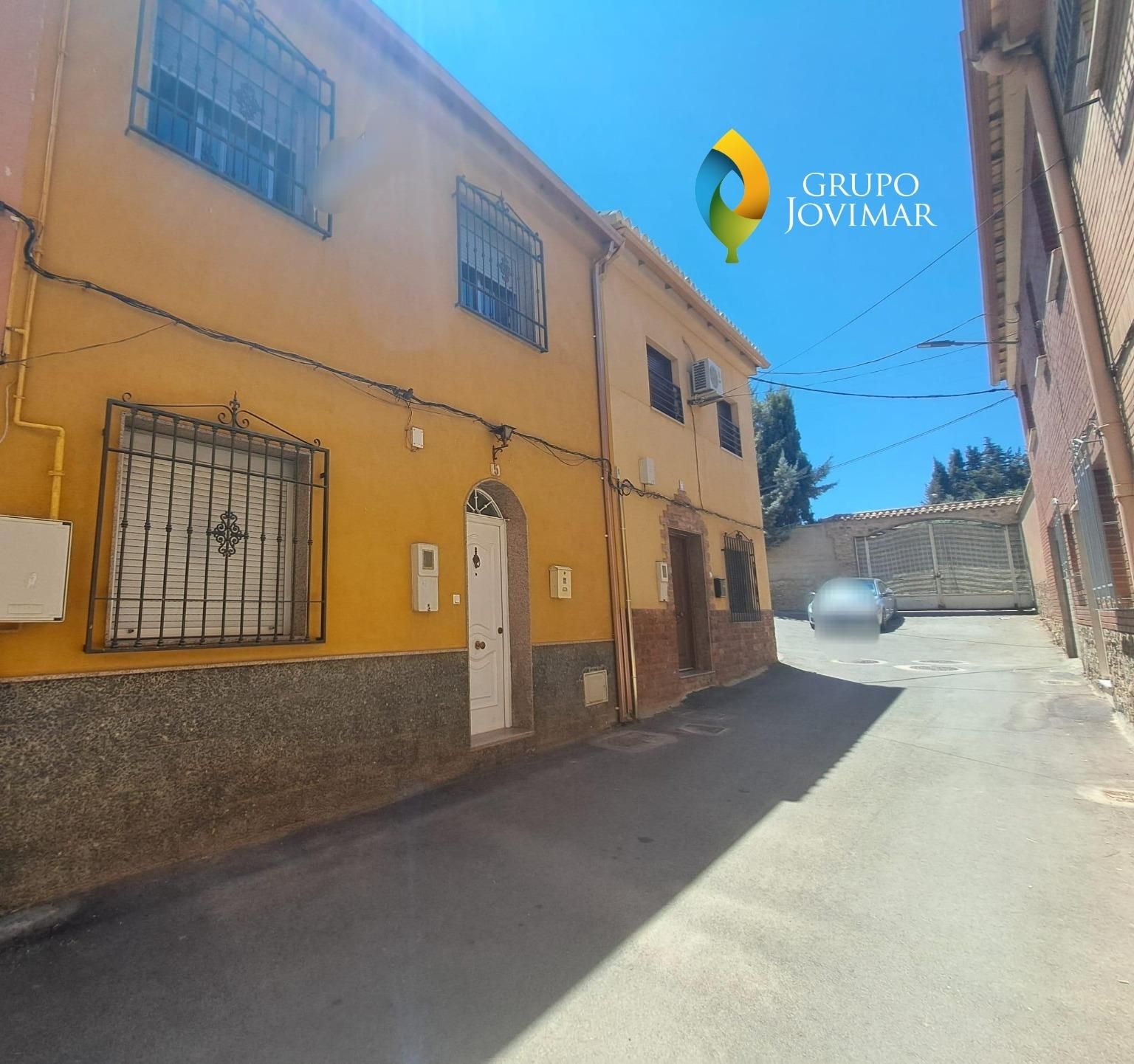 Vista exterior de Casa adosada en venda en Guadix amb Terrassa i Traster