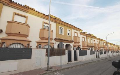Vista exterior de Casa adosada en venda en Chiclana de la Frontera amb Aire condicionat, Calefacció i Terrassa