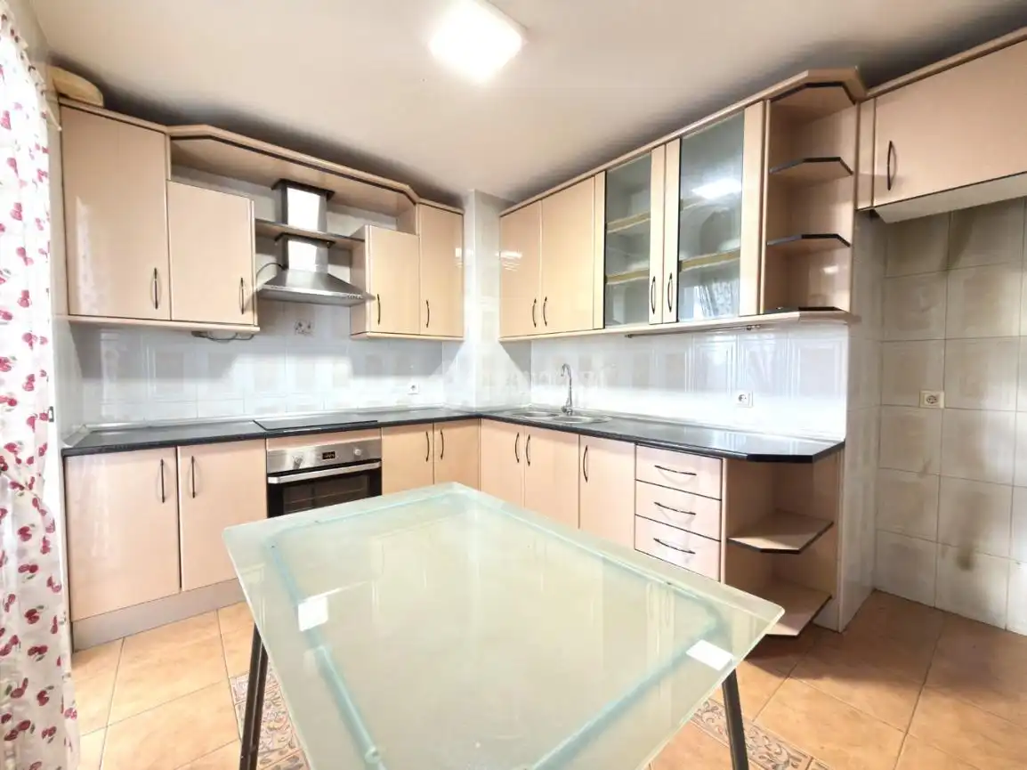 Cocina de Piso en venta en Málaga con Terraza y Piscina comunitaria