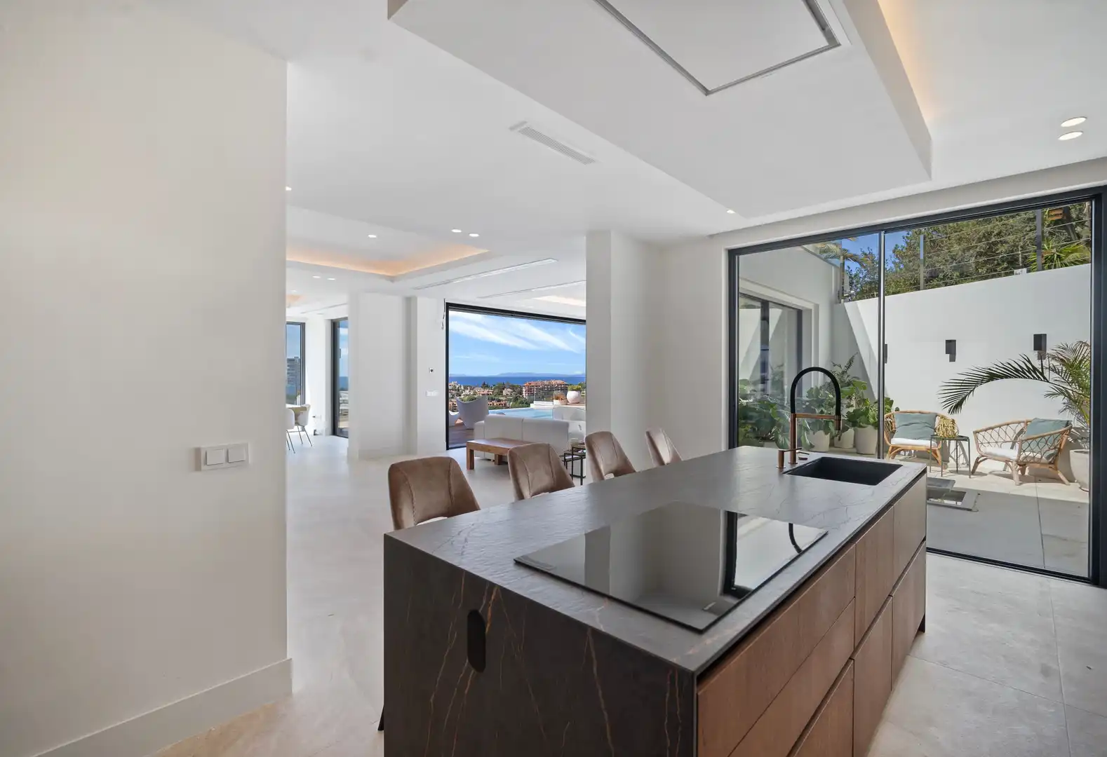 Casa con piscina en venta en Río Real - Los Monteros, imagen 8