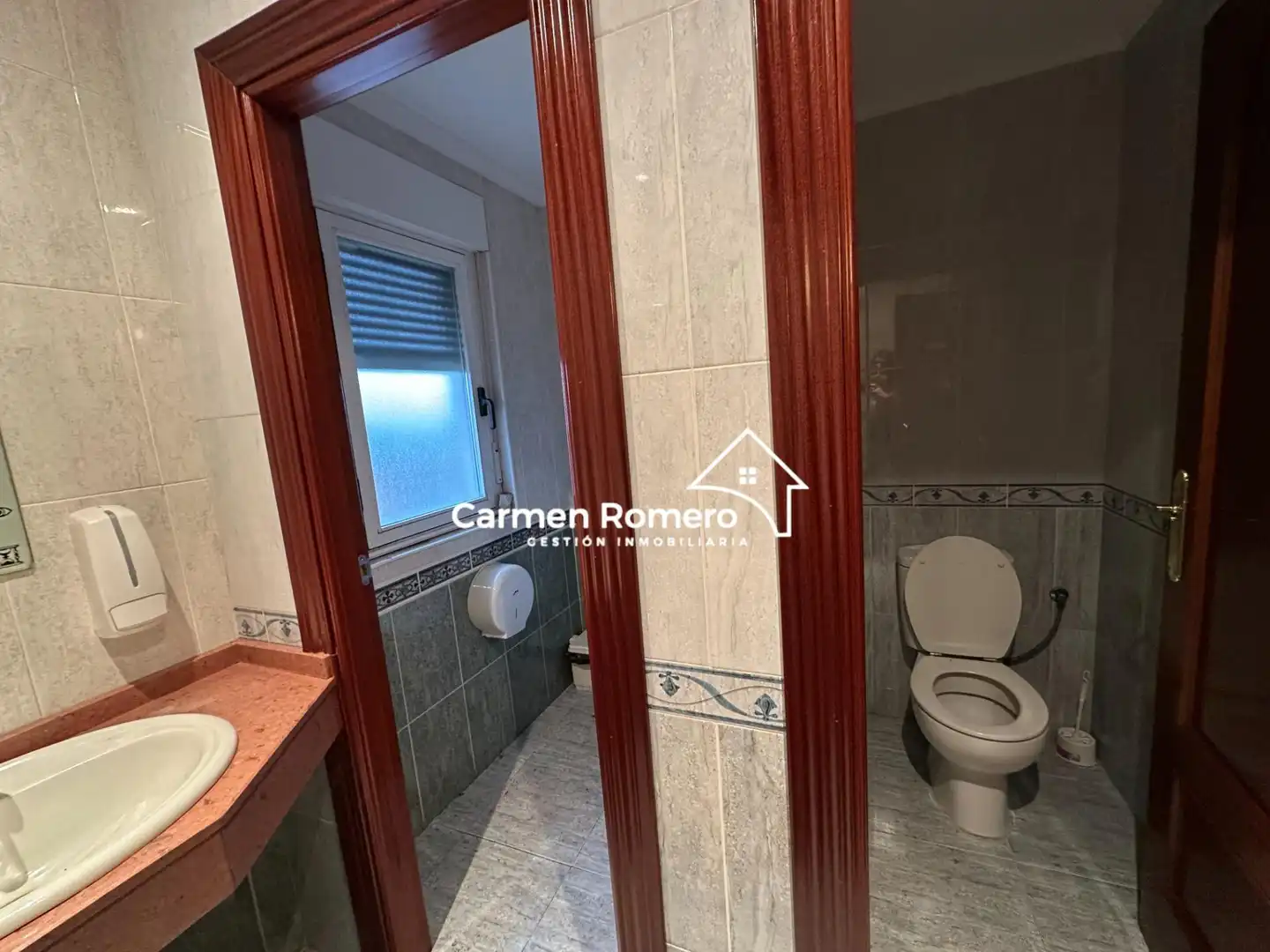 Badezimmer von Geschaftsraum zum Verkauf in Florida de Liébana mit Klimaanlage und Möbliert
