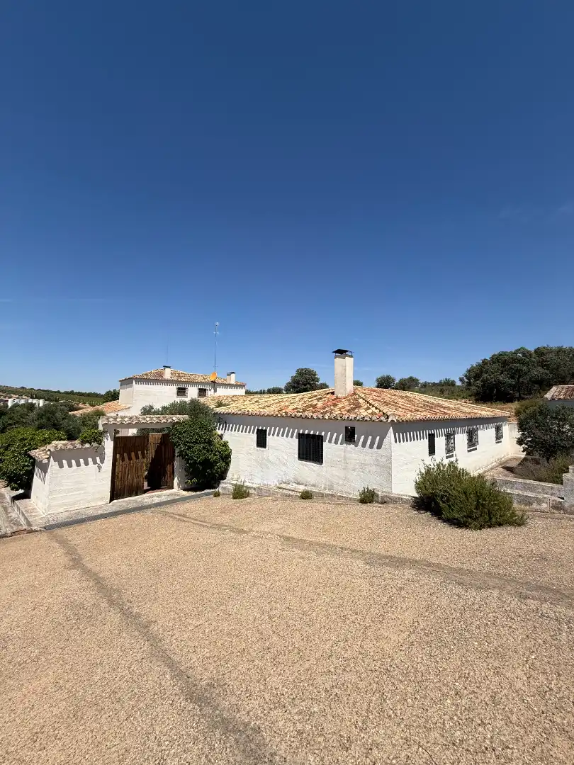 Vista exterior de Casa o xalet en venda en El Bonillo amb Calefacció, Jardí privat i Terrassa