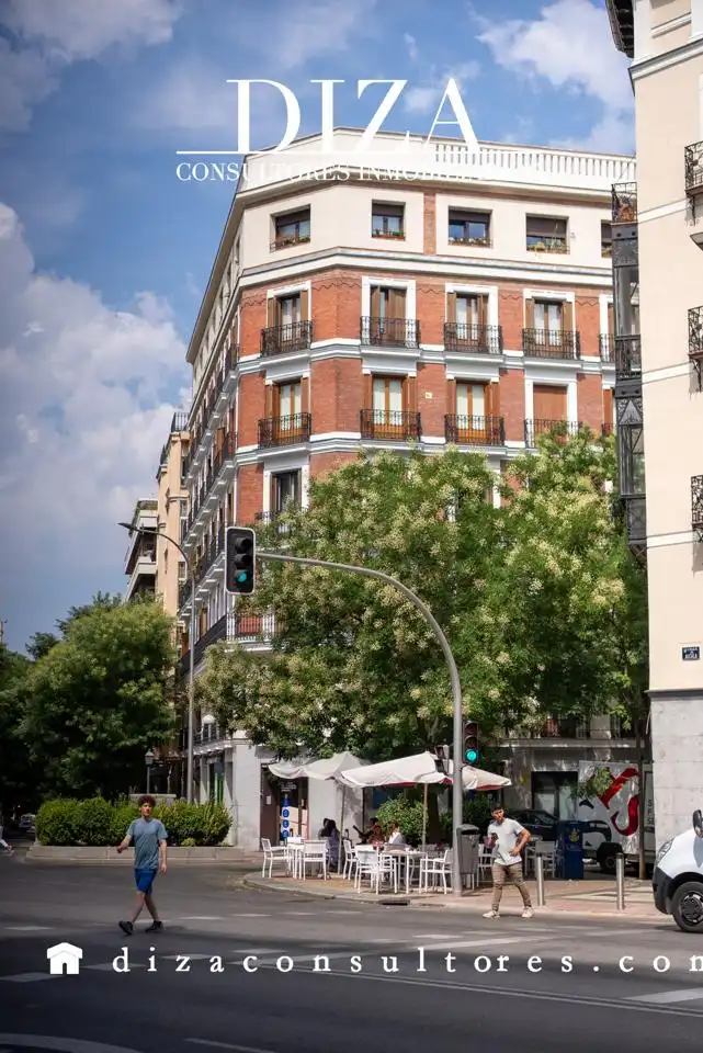 Penthouse with lift to rent in De Montalbán, imagen 4