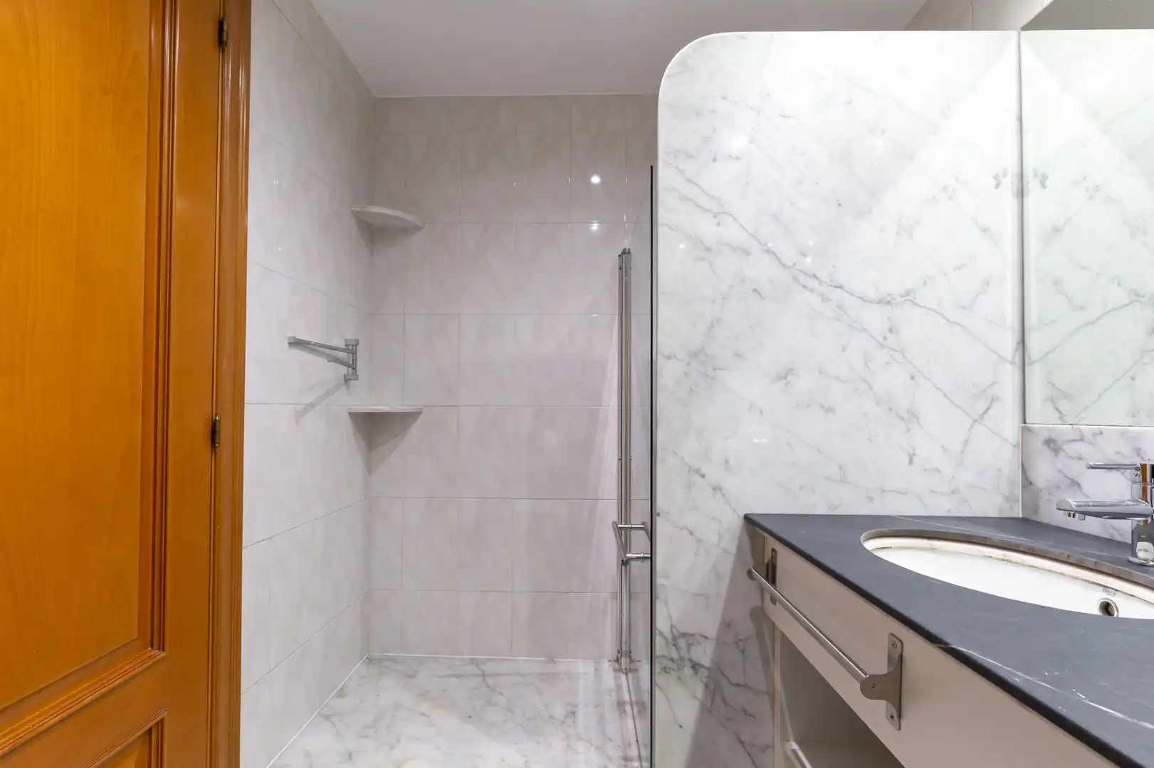 Bathroom of Ground floor for sale in Sant Joan Despí  with Air Conditioner, Heating and Terrace