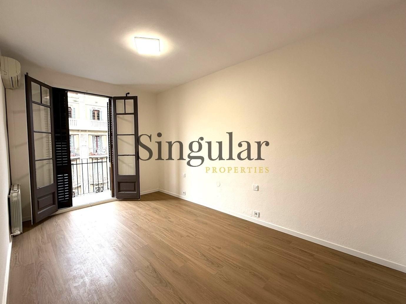 Bedroom of Flat for sale in  Barcelona Capital  with Air Conditioner, Heating and Private garden