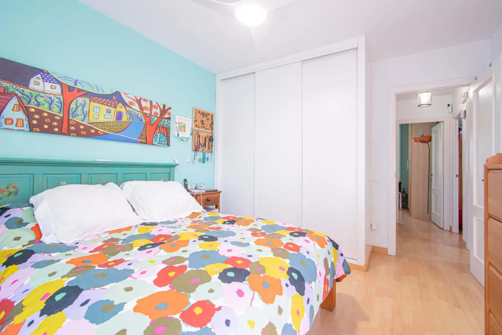 Habitación de Casa adosada en venta en Valencina de la Concepción con Aire acondicionado, Trastero y Piscina comunitaria