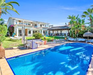 Swimming pool of House or chalet for sale in Marbella  with Air Conditioner, Private garden and Terrace