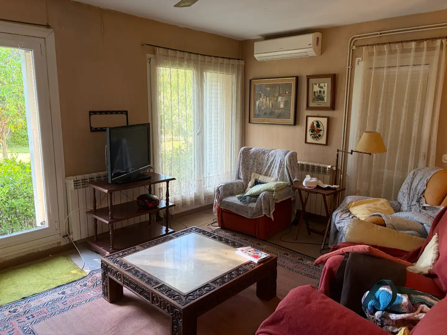 Sala de estar de Casa o chalet en venta en Banyeres del Penedès con Aire acondicionado, Calefacción y Jardín privado